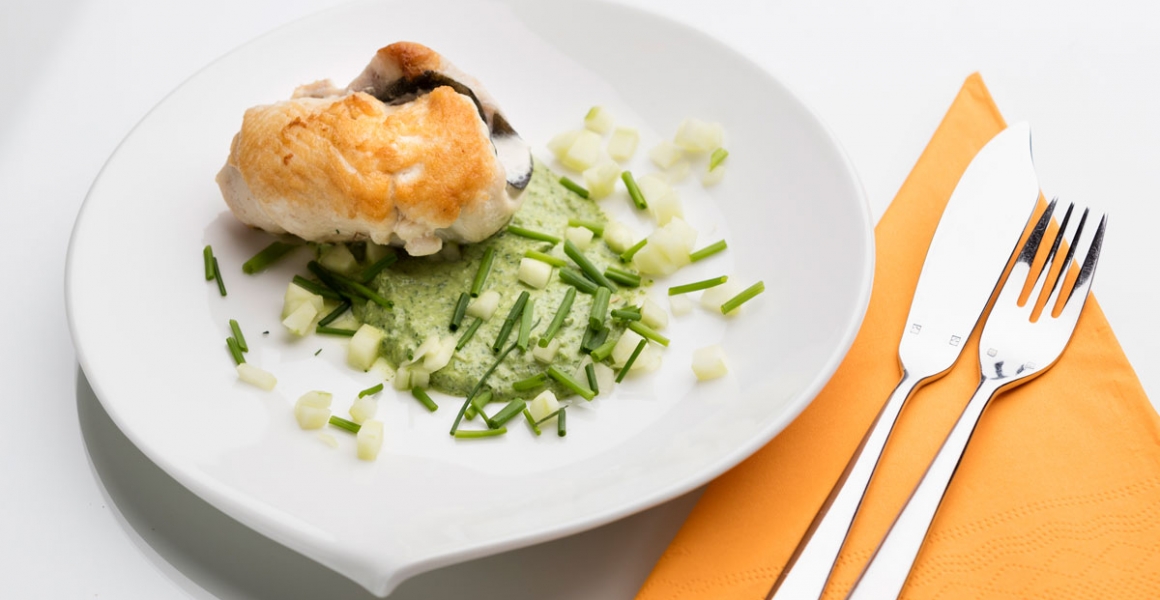 Saiblingröllchen auf Gurken-Kräuter Remoulade